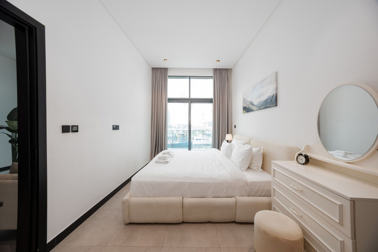 Room 3, Modern 2BR Retreat Near Downtown Dubai, Dubai