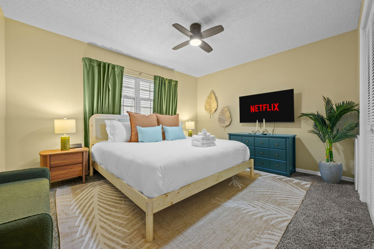 Room 3, Sleeps 10 Pool Slide Pickleball Fire Pit, Pinellas