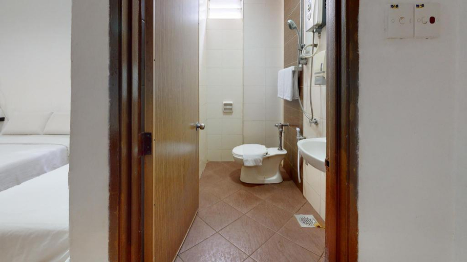 Bathroom 5, Dynasty Inn Wakaf Che Yeh, Kota Bharu