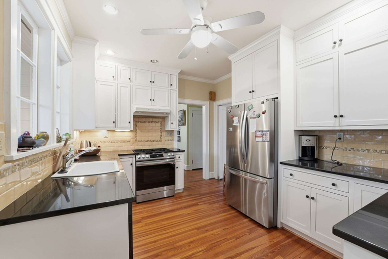 Room 4, Classic 5BR Davidson Retreat Walk Downtown Pet-friendly, Mecklenburg