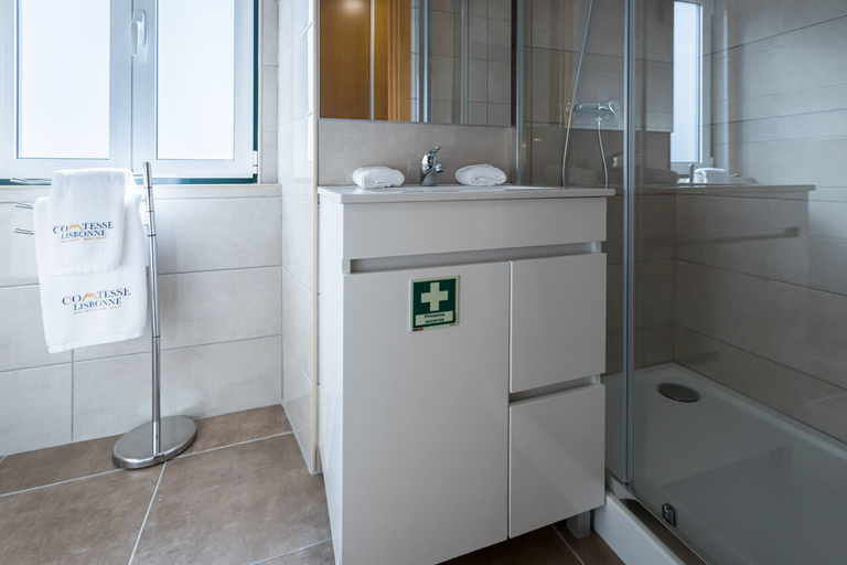 Bathroom, Comtesse Guesthouse Deluxe Double Room, Lisbon