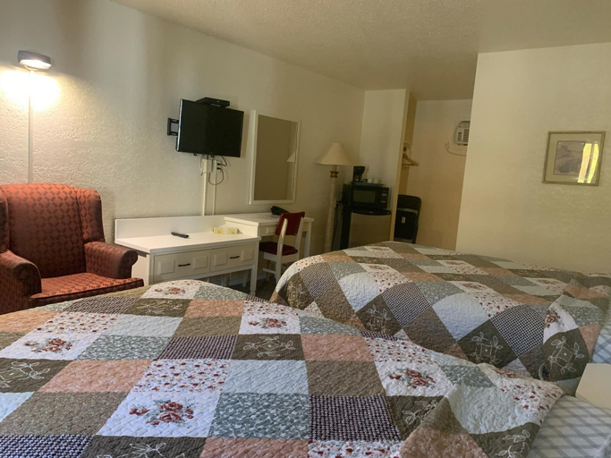 Bedroom 3, Granby River Inn Suites, Kootenay Boundary