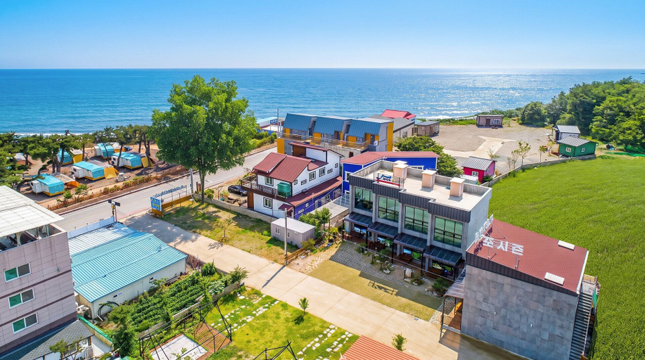 Exterior & Views 2, Gyeongju Gampo Four Seasons Pension, Pohang