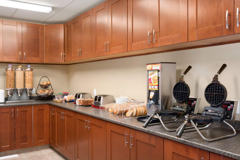 Food & Drinks 5, Super 8 By Wyndham Regina, Division No. 6