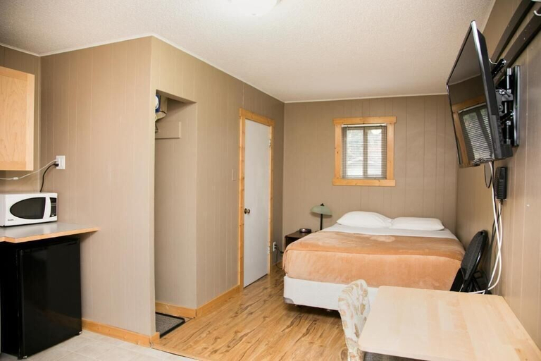 Room 4, Lone Star Motel, Kootenay Boundary