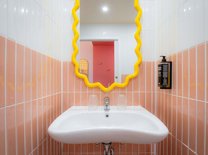 Bathroom 4, ibis Styles Nantes Centre Place Graslin, Loire-Atlantique