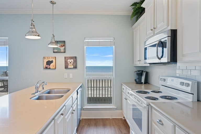 Private kitchen 2, Kiki Beach 4 Bedroom Home, Galveston