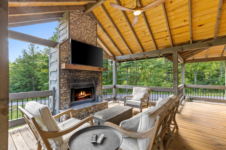Room 4, Surreal Views Outdoor Fireplace Pool Table Hot Tub, Fannin