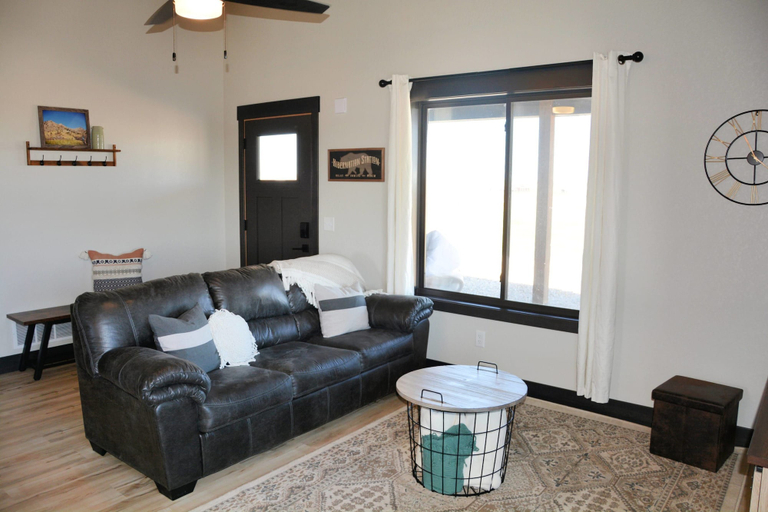 Room 2, Panoramic Views Bear Butte 10 Mins to Downtown, Meade