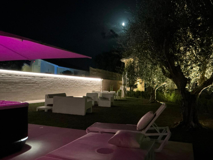 Sport & Beauty 2, Luxury villa suite, Jacuzzi pool & garden Ostia Rome, Rome