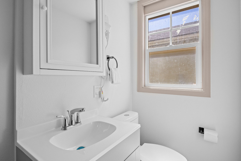 Bathroom 3, Terimore Bayfront Inn, Tillamook