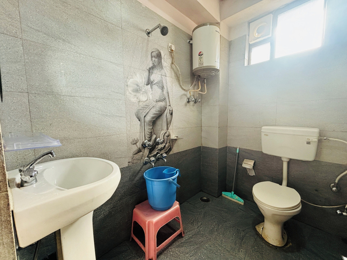 Bathroom 5, Soham Hotels & Restaurant, Kangra