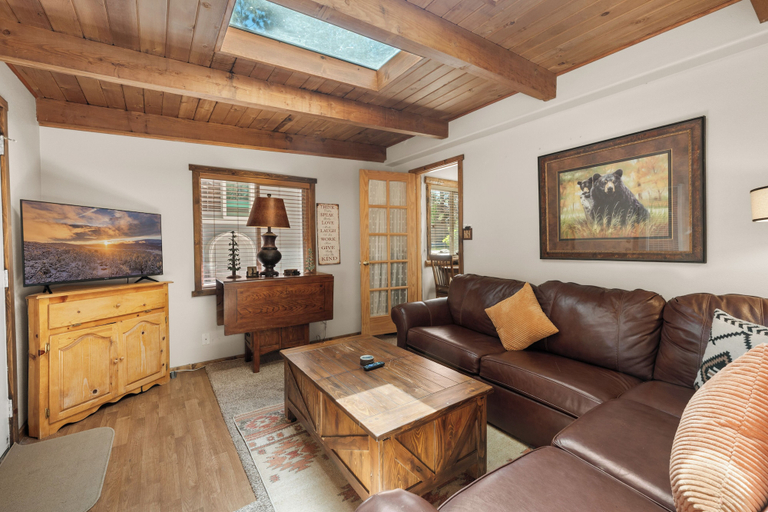 Living area 5, Bear Hug Hideaway, San Bernardino