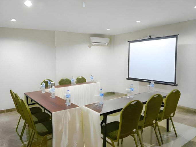 Others 3, Reddoorz Plus @ Tb Simatupang, South Jakarta