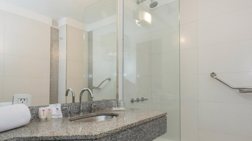 Bathroom, Urquiza Apart Hotel and Suites, Rosario