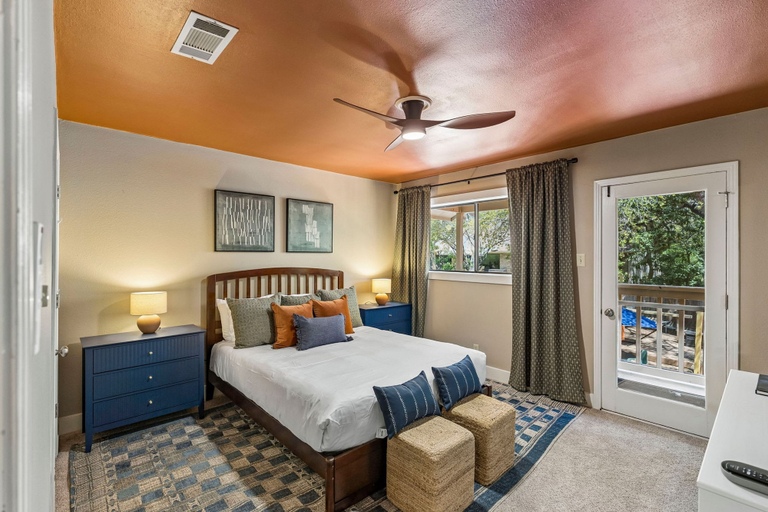 Room 2, The Haven on Twisted Wood 4BR 3BA Sleeps 12, Bexar