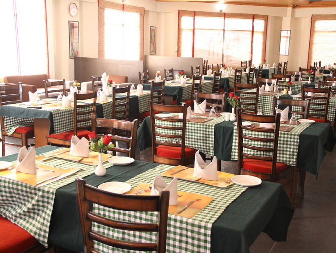 Food & Drinks 3, Neovedic Resort, Solan