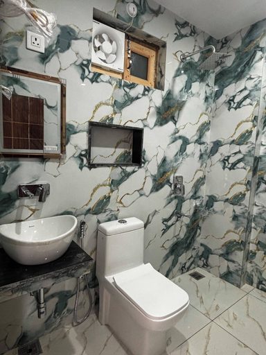 Bathroom 4, Dalhousie Paradise, Chamba