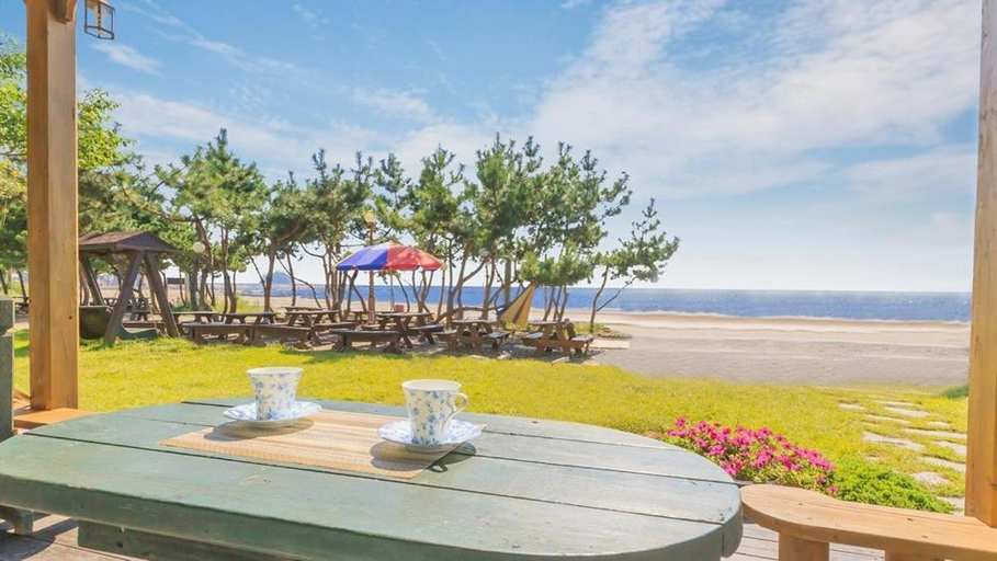 Others 4, Anmyeondo Badatga Pension, Taean