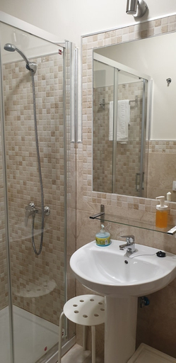 Bathroom 3, Pension Catedral, Sevilla