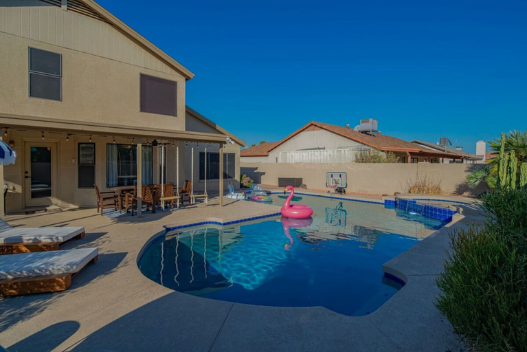Room 2, Peoria Paradise Basketball Heated Pool Games, Maricopa