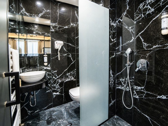 Bathroom 5, Hotel Tsarevets, Veliko Tarnovo