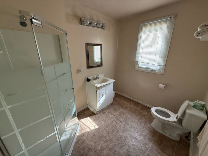 Bathroom 3, COUNTRY INN MOTEL, Haldimand-Norfolk
