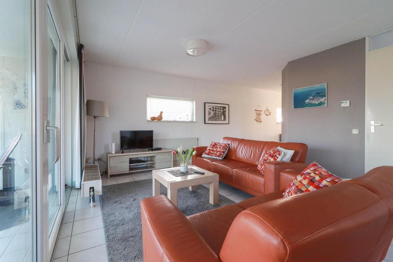Living room 2, Coastal Bungalow With Private Garden, Wûnseradiel
