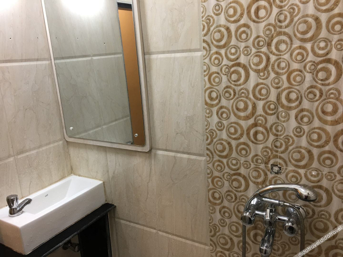 Bathroom 3, Shanti The Grand Palace, Ratnagiri