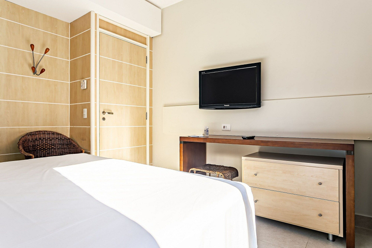 Room 3, Suite W/beautiful View in Resort in Jurere Jbv252, Florianopolis