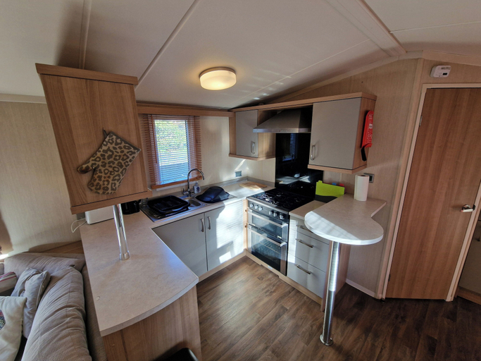 Private kitchen 4, Aberdunant Hall Sleeps 5 With Balcony, Gwynedd