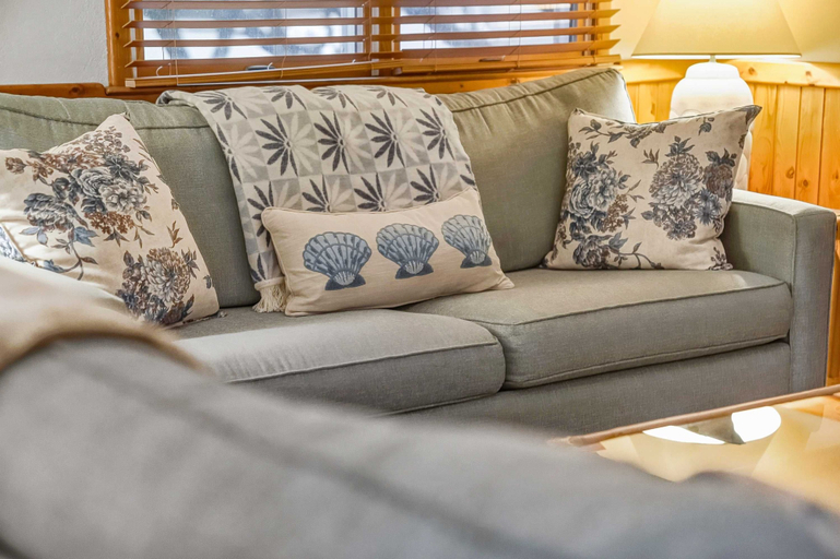 Room 4, Mins From Beach Outdoor Patio Games Sleeps 9, Dare