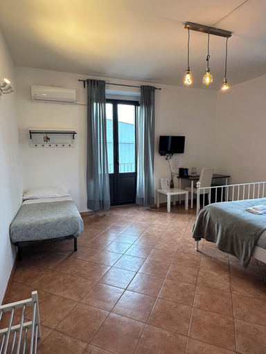 Bedroom 5, Palazzo Currò, Catania