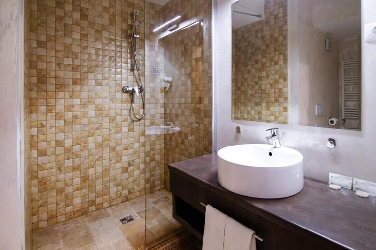 Bathroom 3, Hotel Europeca, Craiova