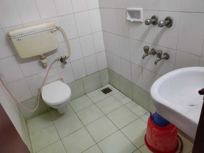 Bathroom 4, Anjana Hotels, Theni