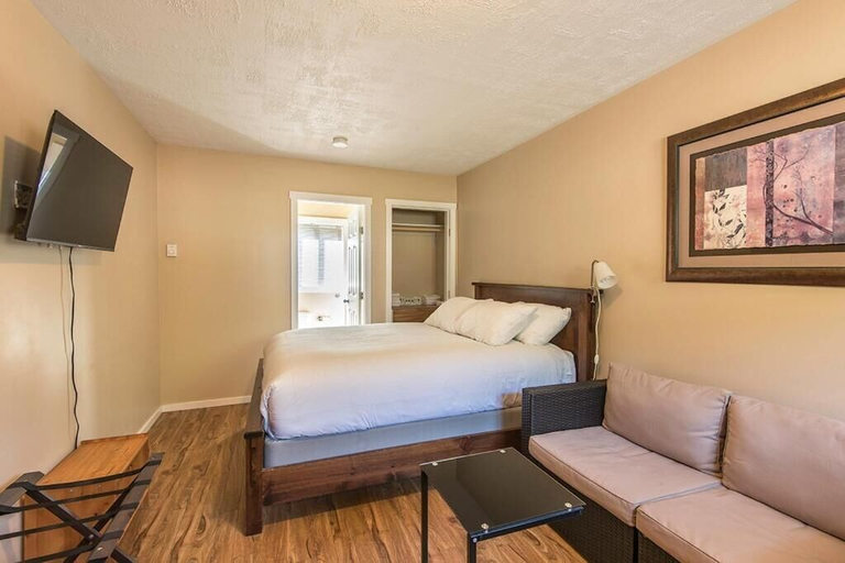Room 5, Lone Star Motel, Kootenay Boundary
