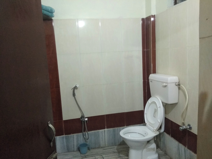 Bathroom 4, Hotel Chandrakala Regency, Dhanbad