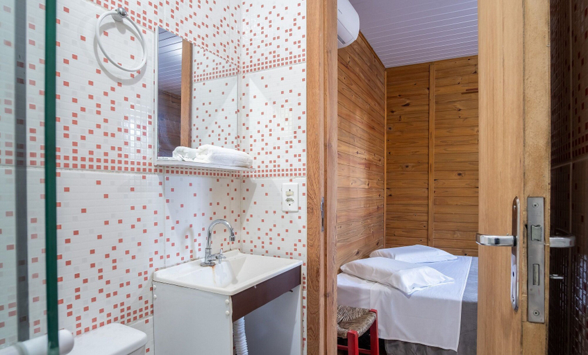 Bathroom 3, Charming Cabin 11 Minutes From Rosa Beach Prj001, Imbituba