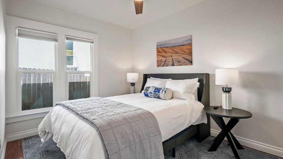 Interior 2, Paso + Hideaway on Oak by Avantstay Two Cottages + 3 BRs + Firepit Yard + BBQ Walk to Downtown, San Luis Obispo