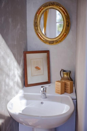 Bathroom 5, Château de Bouillancourt, Somme