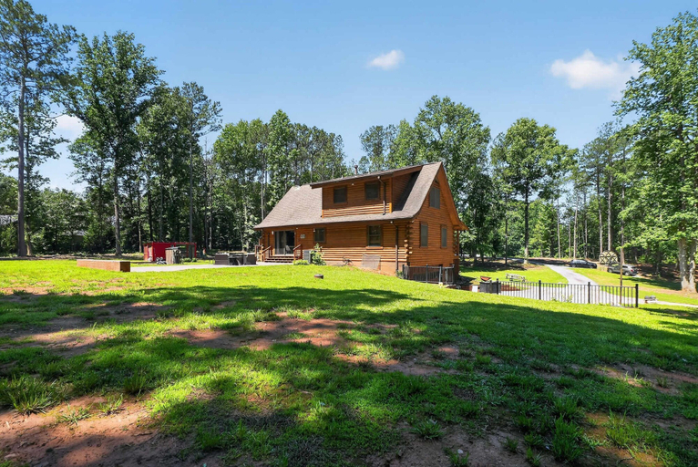 Room 3, Cabin Outdoor Space Views Gym Game Room, Henry