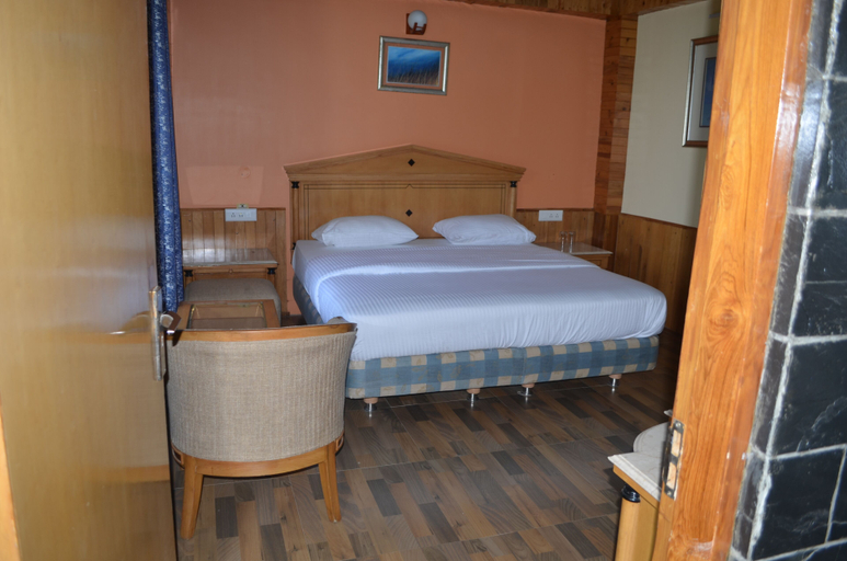 Bedroom 2, Hari Om Paradise, Shimla