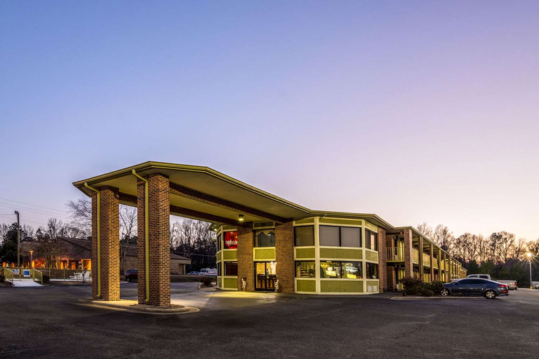 Exterior & Views 1, Econo Lodge Whiteville, NC, Columbus