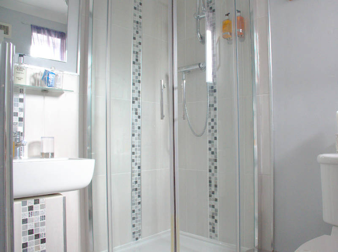 Bathroom, The Cambridge Guest House, Cambridgeshire