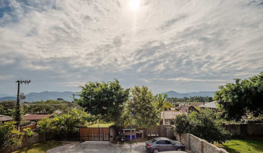 Property grounds, Comfortable Retreat at Praia do Rosa Prn0002, Imbituba
