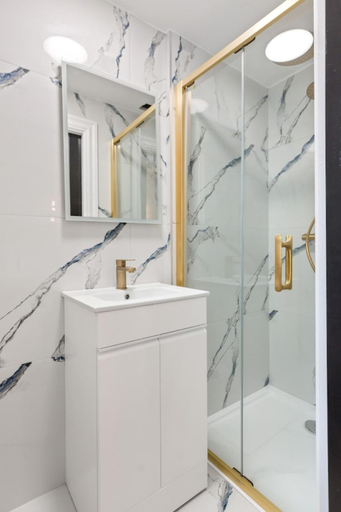 Bathroom 3, Mount Street Apartments, Dublin