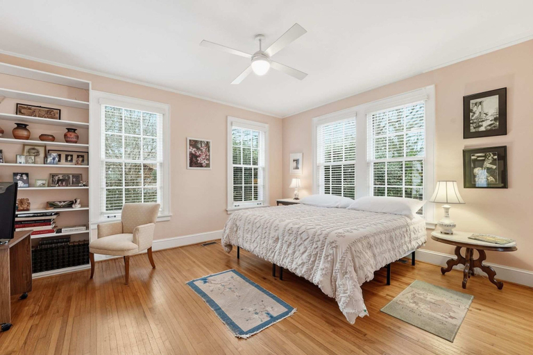 Room 3, Classic 5BR Davidson Retreat Walk Downtown Pet-friendly, Mecklenburg