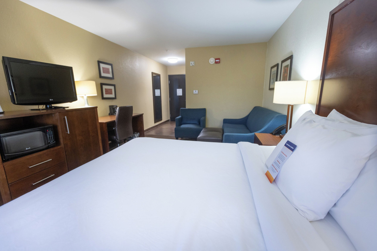 Bedroom 4, Comfort Inn Tupelo Central, Lee