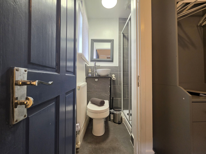Bathroom 2, The Burford Hideaway, Nottingham