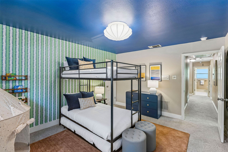 Room 4, The Haven on Twisted Wood 4BR 3BA Sleeps 12, Bexar